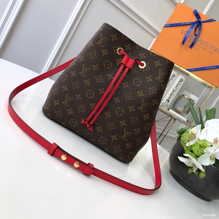 VUITTON NÉONOÉ LOUIS 0206